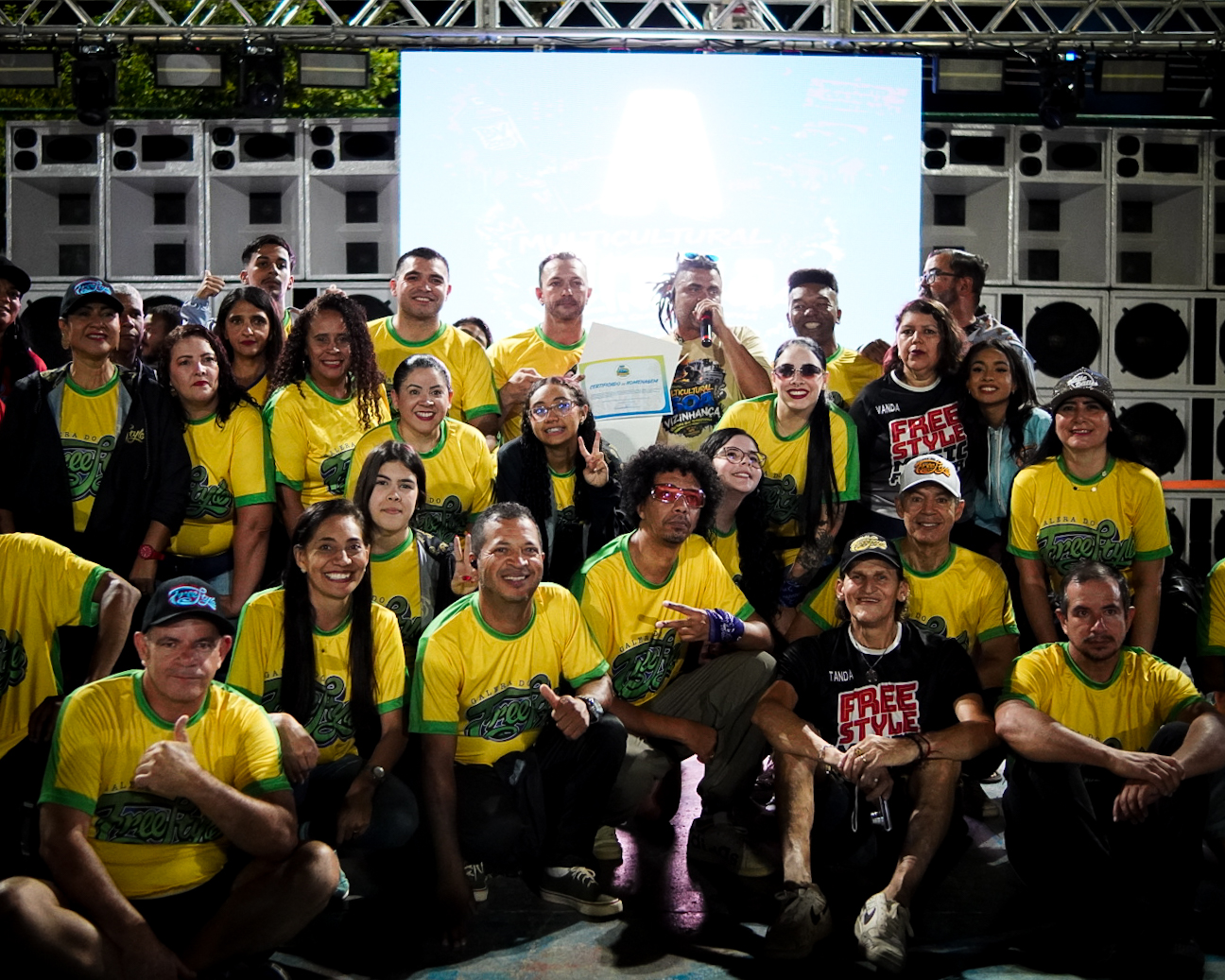 Participantes reunidos durante o evento