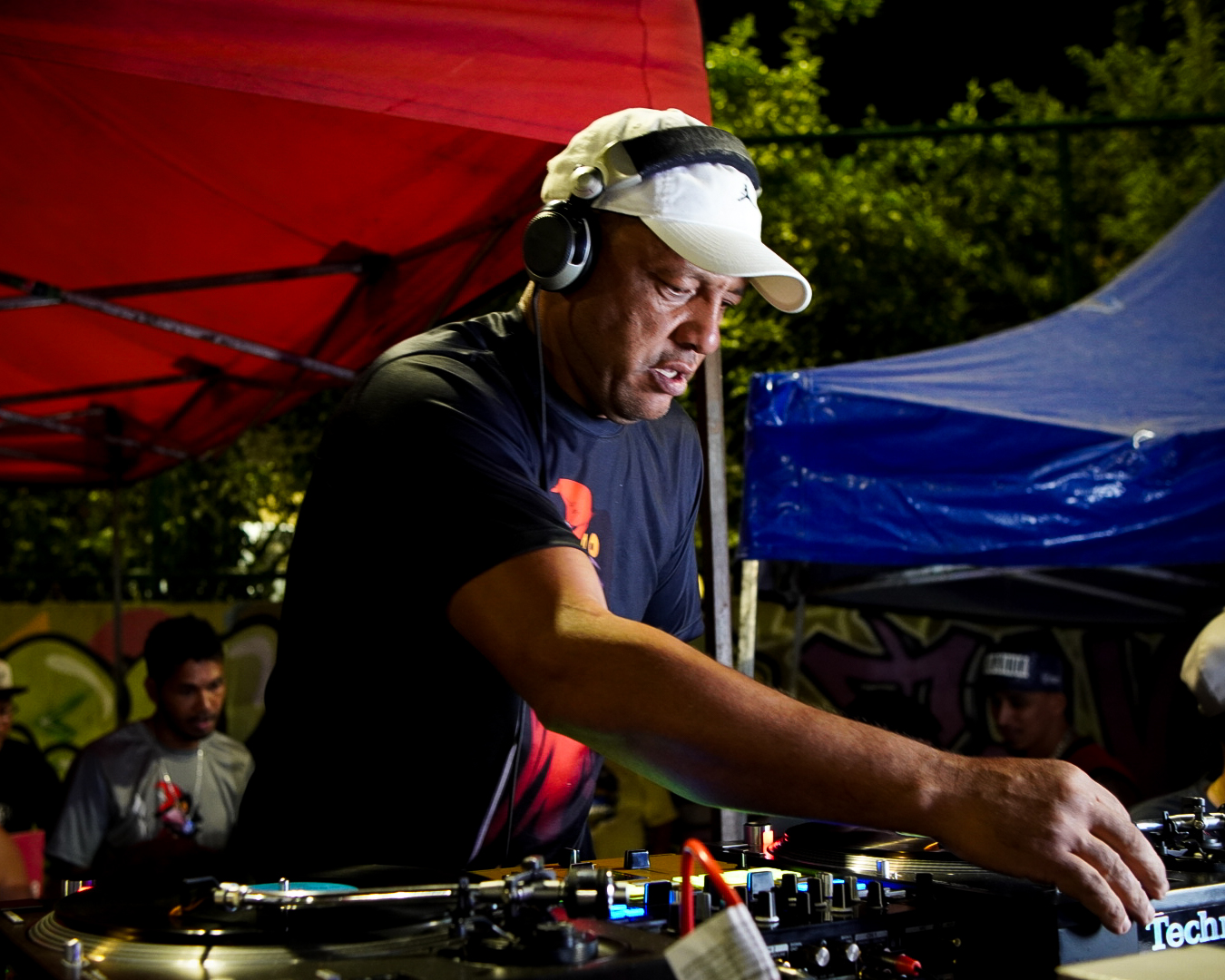 Apresentação de DJ no Festival Multicultural